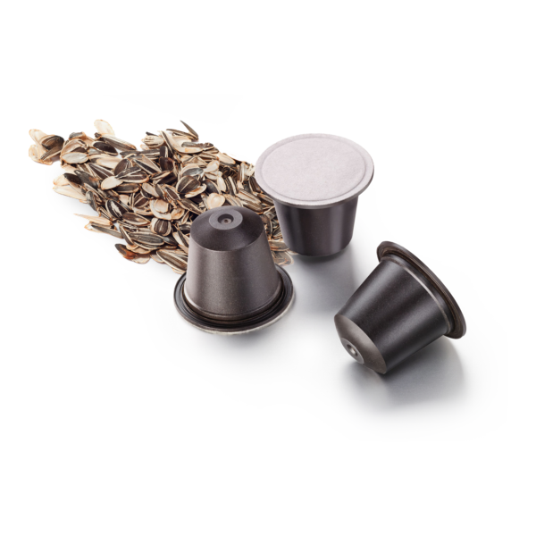 Drei Kaffeekapseln und leere Sonnenblumen Kernschalen. #daskannkunststoff #verpackungswende #sustainable