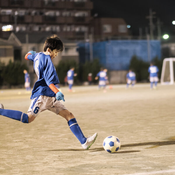 Junge Fußball-Spieler in Tokio, Japan. #daskannkunststoff